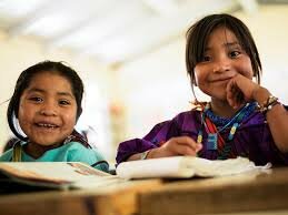 Nacimiento de Escuelas Australiana para la educación con la radio