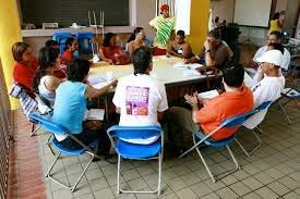 Lideres comunitarios como conciliadores.