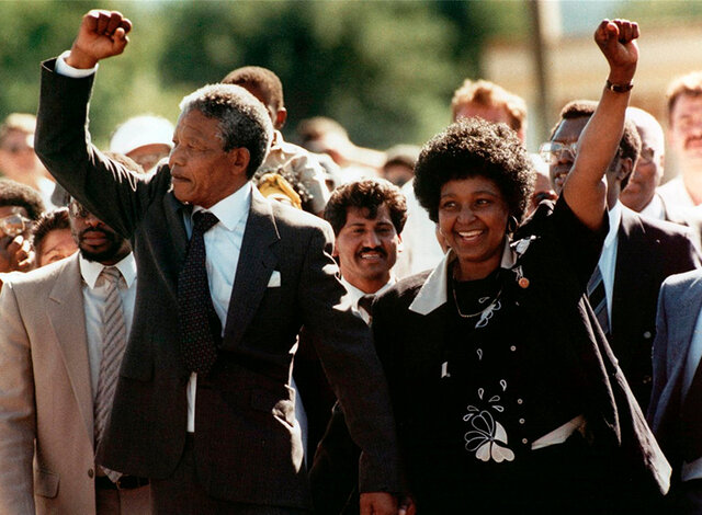 Nelson Mandela es liberado de prisión.