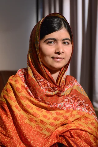 Malala Yousafzai es condecorada con el Premio Nobel de la Paz.