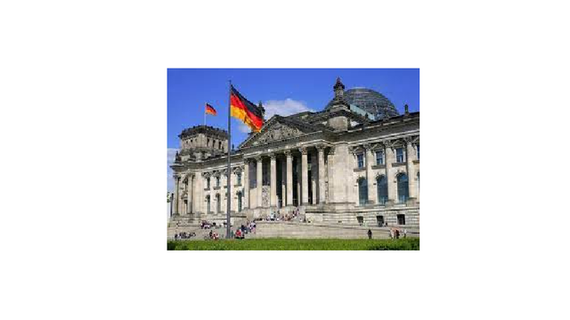 Fundación de la primera institución de educación a distancia.