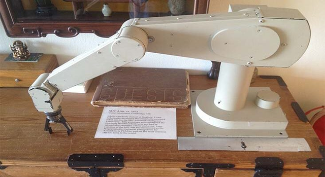 primer brazo robot PUMA