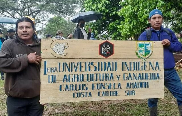 PRMERA UNIVERSIDAD INDIGENA  DE COLOMBIA 
