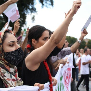Rivolte a Roma contro l'Iran
