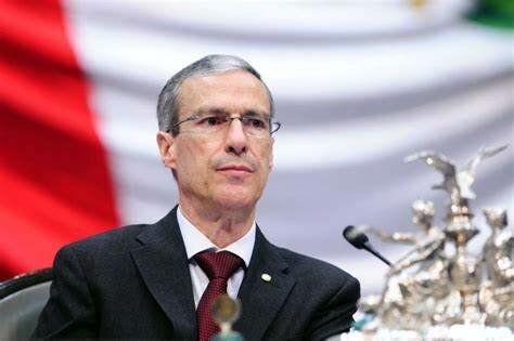 González Morfín renuncia