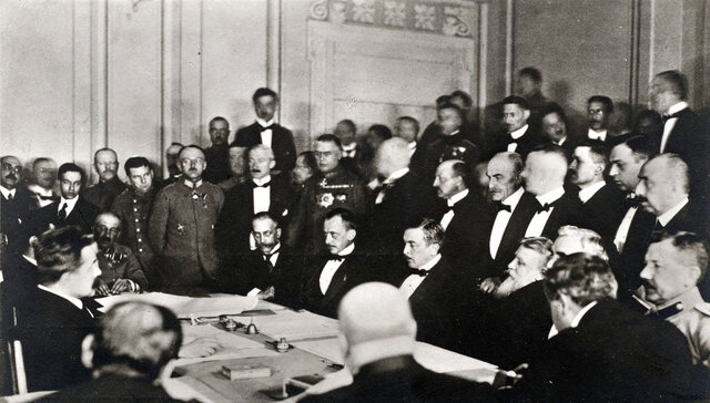 Treaty of Brest-Litovsk: peace between Germany and Russia