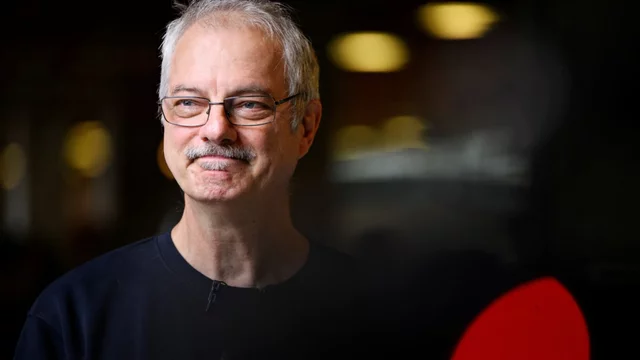 Impulsor de la IA. El economista Herbert Simon gana un premio nobel.