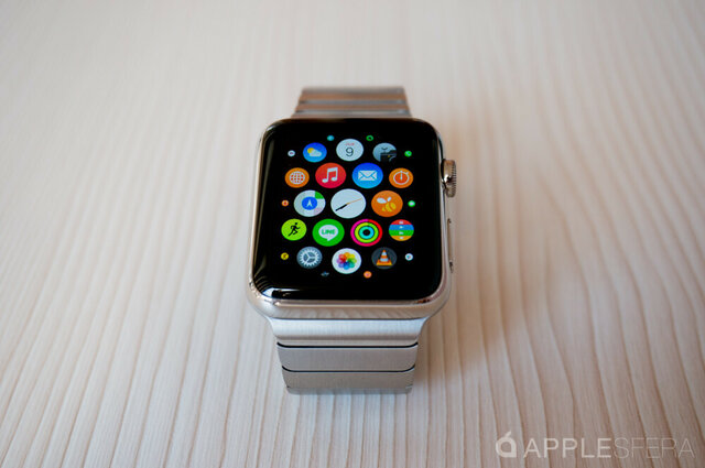 Lanzamiento del primer reloj inteligente de Apple, el Apple Watch