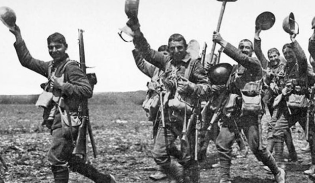 𝑭𝒊𝒏𝒊𝒔𝒄𝒆 𝒍𝒂 𝑷𝒓𝒊𝒎𝒂 𝑮𝒖𝒆𝒓𝒓𝒂 𝑴𝒐𝒏𝒅𝒊𝒂𝒍𝒆. 𝑪𝒐𝒏 𝒈𝒍𝒊 𝒂𝒄𝒄𝒐𝒓𝒅𝒊 𝒅𝒊 𝒗𝒆𝒓𝒔𝒂𝒊𝒍𝒍𝒆𝒔 𝒍𝒂 𝒈𝒆𝒓𝒎𝒂𝒏𝒊𝒂 è 𝒖𝒎𝒊𝒍𝒊𝒂𝒕𝒂, 𝒍'𝑰𝒎𝒑𝒆𝒓𝒐 𝑨𝒖𝒔𝒕𝒓𝒐-𝒖𝒏𝒈𝒂𝒓𝒊𝒄𝒐 è 𝒔𝒎𝒆𝒎𝒃𝒓𝒂𝒕𝒐