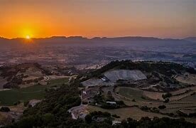 Vifredo el Velloso eune los condados y repuebla la plana de Vic