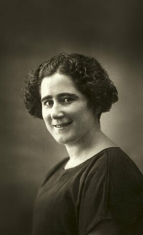 Se instituye el voto femenino en España gracias a Clara Campoamor