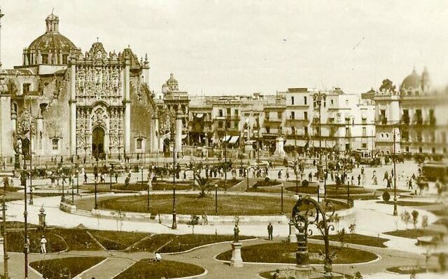 Comienzan las labores docentes en la Real Universidad de México.