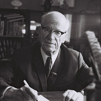 Timeline: Жыццё і творчасць Пятруся Броўкі