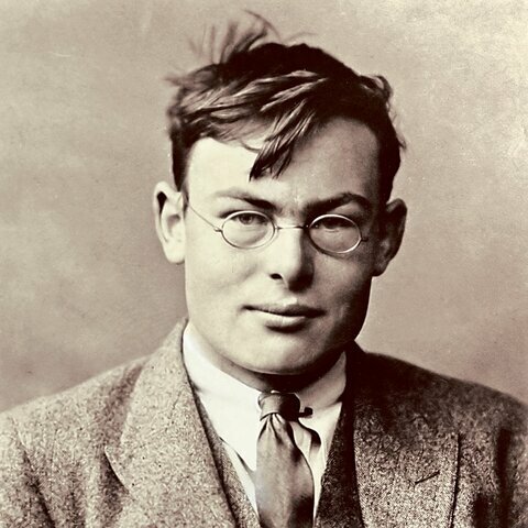 Se publica por 1ra vez  ''biomolaridad''