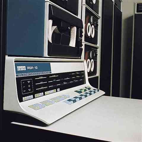 Se comercializa la PDP-10