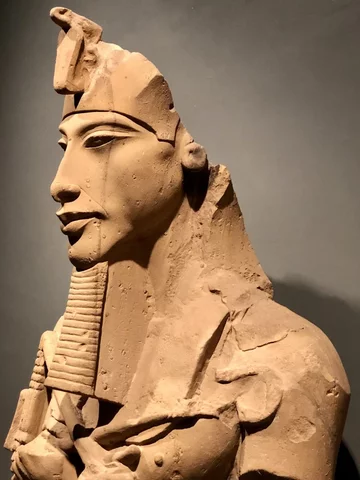 Moved Akhenaten to new tomb