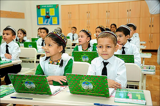 Пішла в 1 клас Халачскої ЗОШ (Туркменістан)