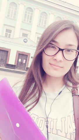 Вступила в університет ЖДУ ім. Івана Франка , факультет ННІ іноземної філології