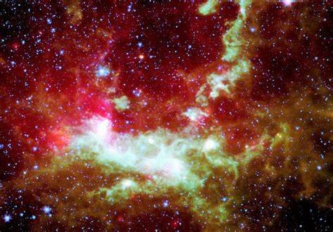 Fernando de Magallanes realiza la primera descripción de las Nubes de Magallanes