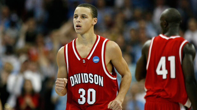 Inició su carrera como basquetbolista