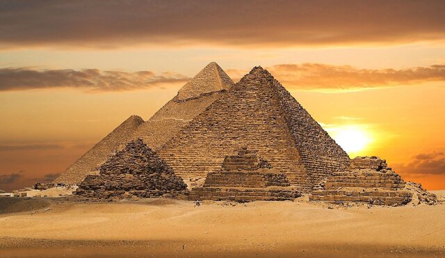 Building of the Great Pyramid of Giza