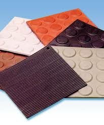 Se fabrican planchas, telas e hilos de caucho