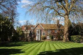 Resumed teaching at Bishops Wordsworth