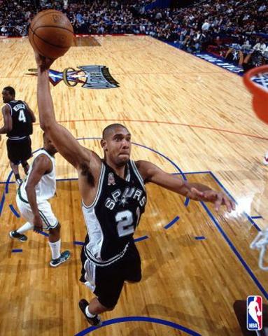 Tim Duncan wins MVP award