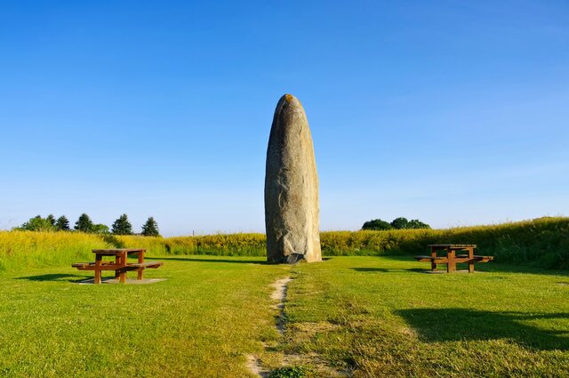Menhir de champ-dolent