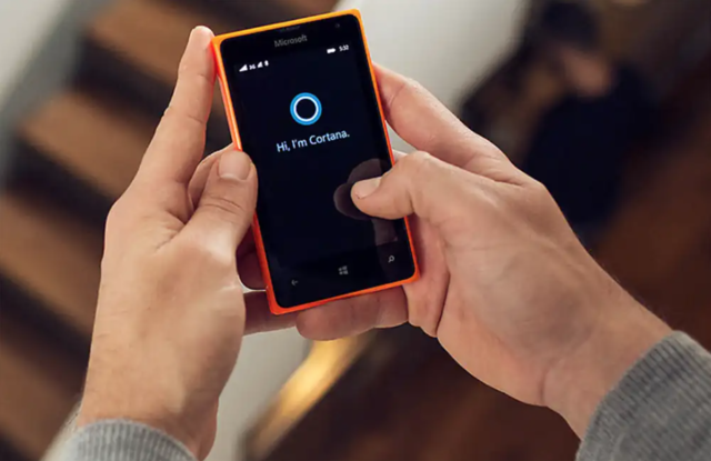 2014: Microsoft presentó su propio asistente virtual. Cortana