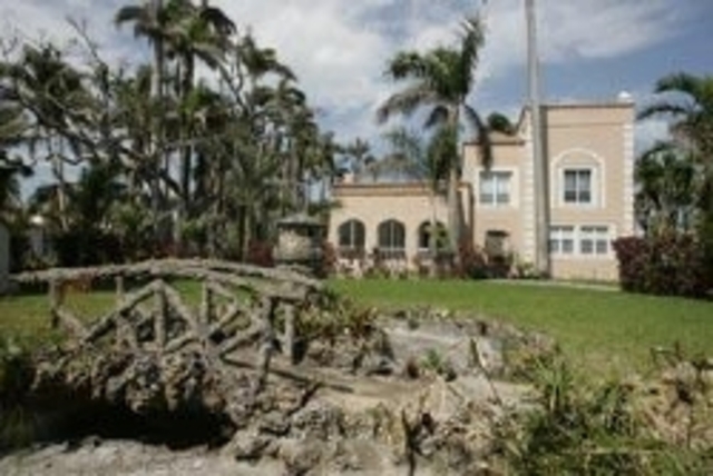 Al Capone returns to his home on Palm Island, Florida