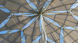 Timeline: Hitos importantes en el uso de membranas textiles en cubiertas y fachadas.