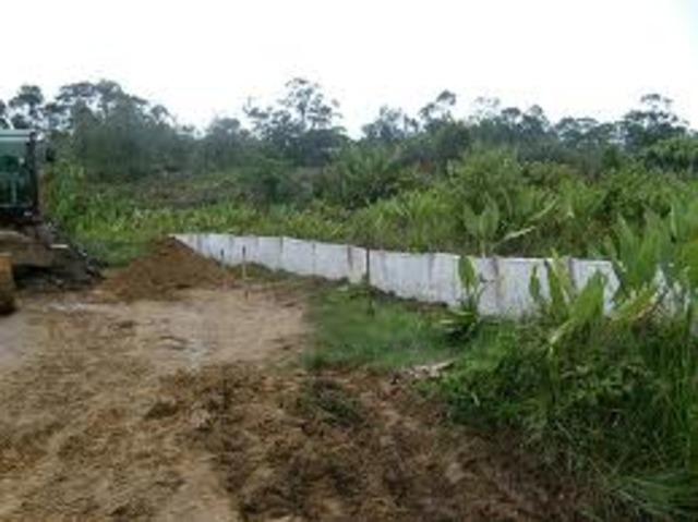 Combined French and English force attacks Tamatave.