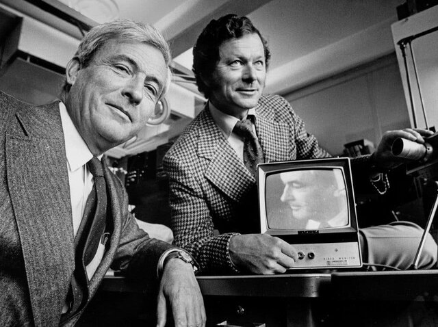 Willard Boyle (1924-2011) y George Elwood Smith (1930)