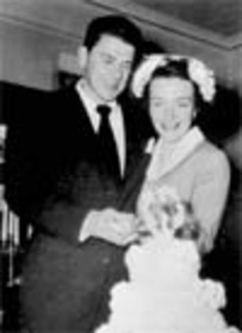 Reagan marries Nancy Davis