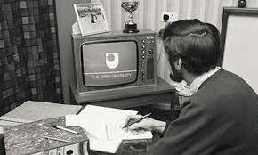 México. La UNAM. creó el “Sistema de Universidad Abierta de la Universidad Nacional Autónoma de México”