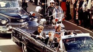 John F. Kennedy blir skutt