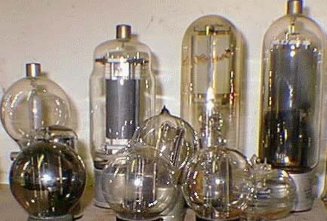 La Valvula Termoionica es Inventada por John Ambrose Fleming