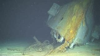 El barco británico "HMS Hampshire" es hundido por un submarino alemán