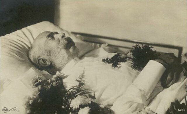 Muere Francisco Jose I