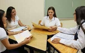 Con la descentralización de la Educación, recayó en los Estados la responsabilidad de la formación de los alumnos de la Normal de Especialización y la Normal Superior, por lo que se suprimieron los cursos de verano