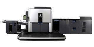 1993: Primera prensa de impresión digital en color