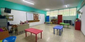 Creación de las primeras aulas diferenciadas.