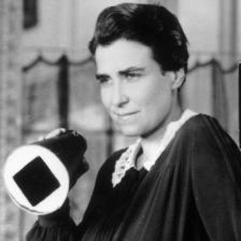 Dorothy Arzner dies