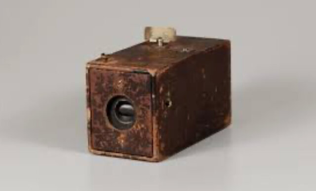 Erste tragbare Kamera