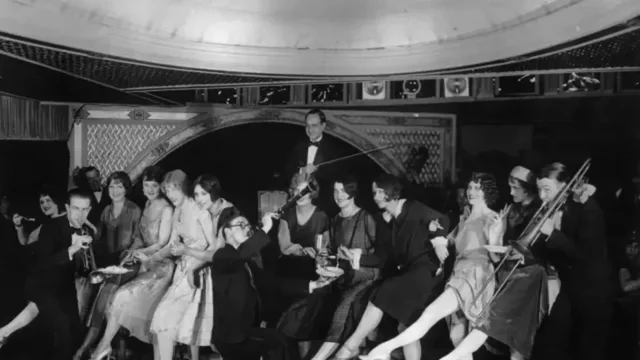 The Roaring Twenties (1920-1929)