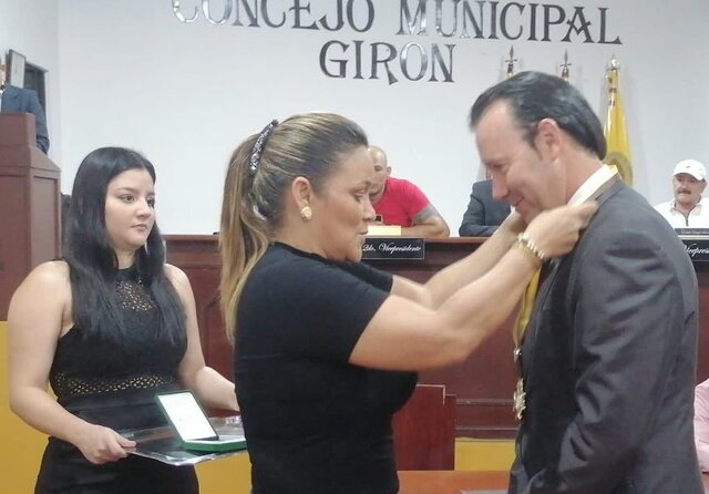 Rector recibe nueva condecoración