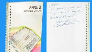 Un manual de la Apple II firmado por Steve Jobs es vendido por casi $800,000USD