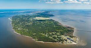 Queen Elizabeth allowed Raleigh to send people to Roanoke Island