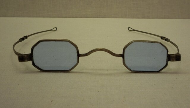 Anteojos utilizados con las manos libres